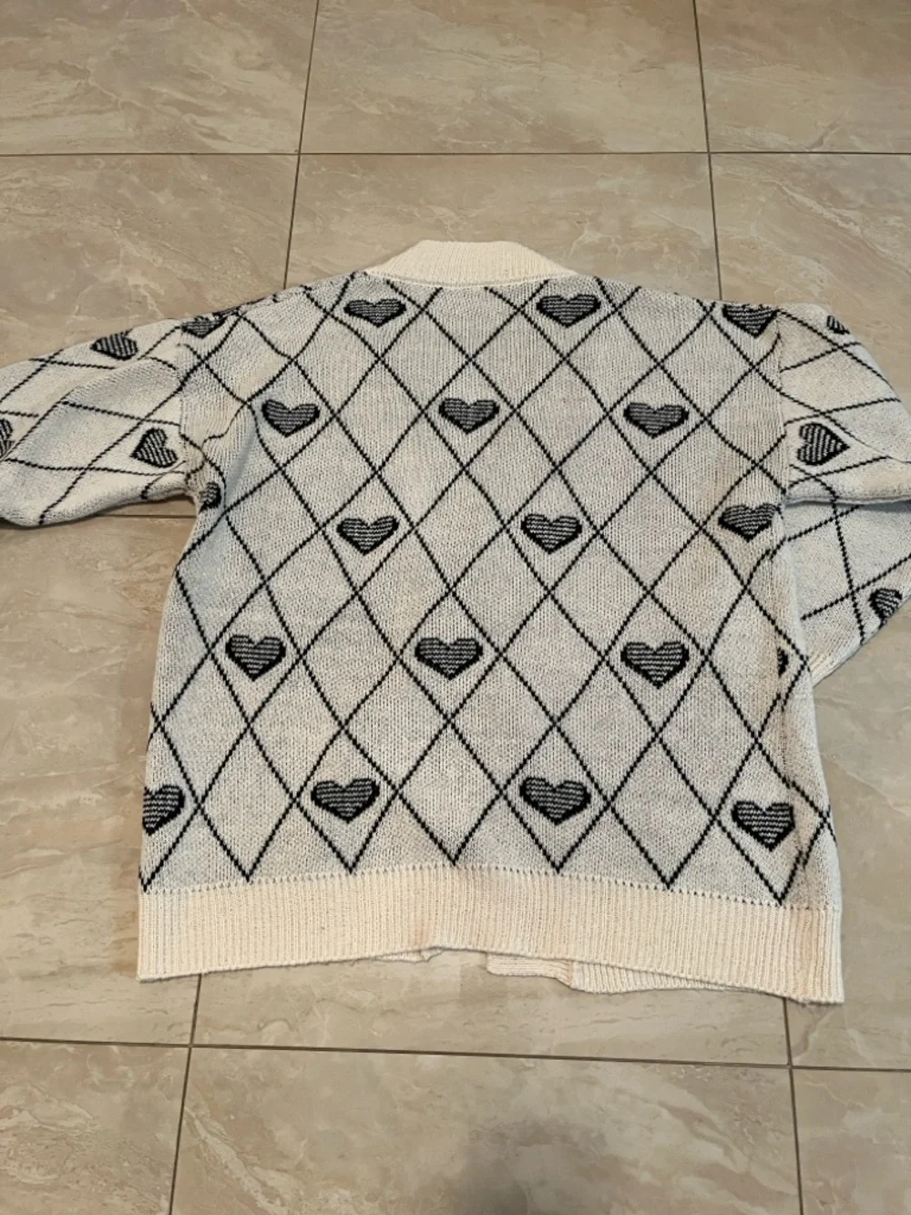 Heart Design Oversized Cardigan - Picture 3 of 3